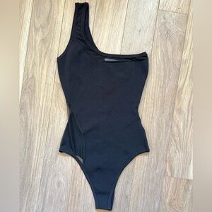 superdown Black Ribbed One-Shoulder Bodysuit